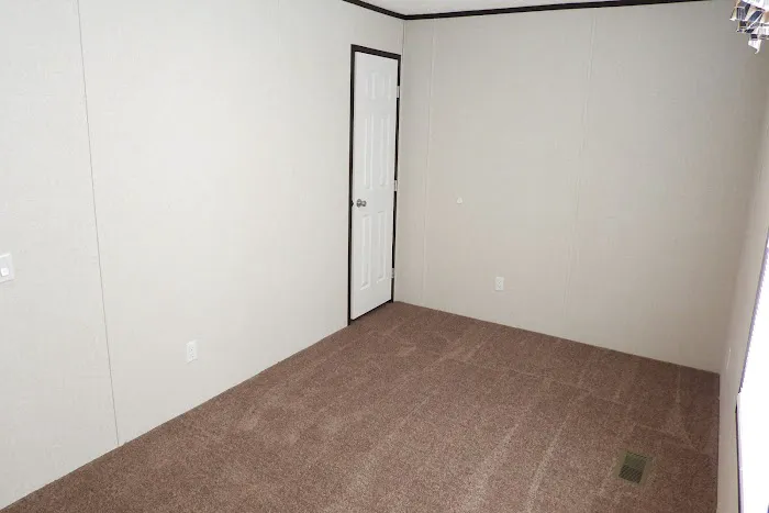 Hyde Park Manufactured Housing Community Picture 4