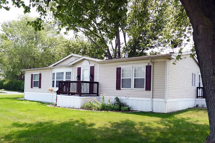 Hyde Park Manufactured Housing Community Picture 8