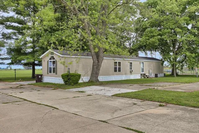 Carriage Estates Mobile Home Park - Bement Picture 2