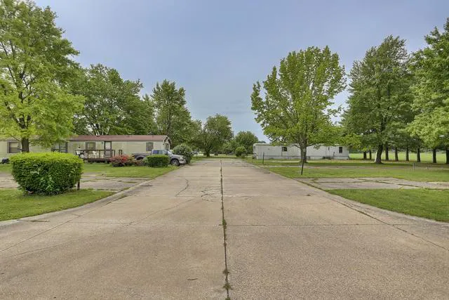 Carriage Estates Mobile Home Park - Bement Picture 4