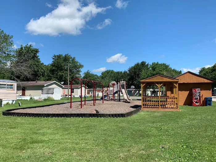 The Oaks Mobile Home Park Picture 6
