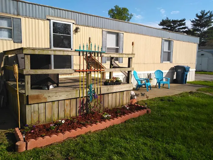 Pinewood Mobile Home Community Picture 3