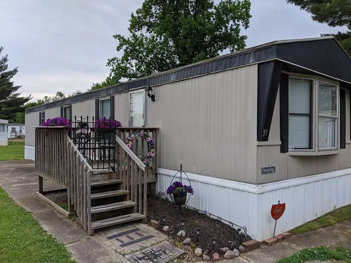 Pinewood Mobile Home Community Picture 2