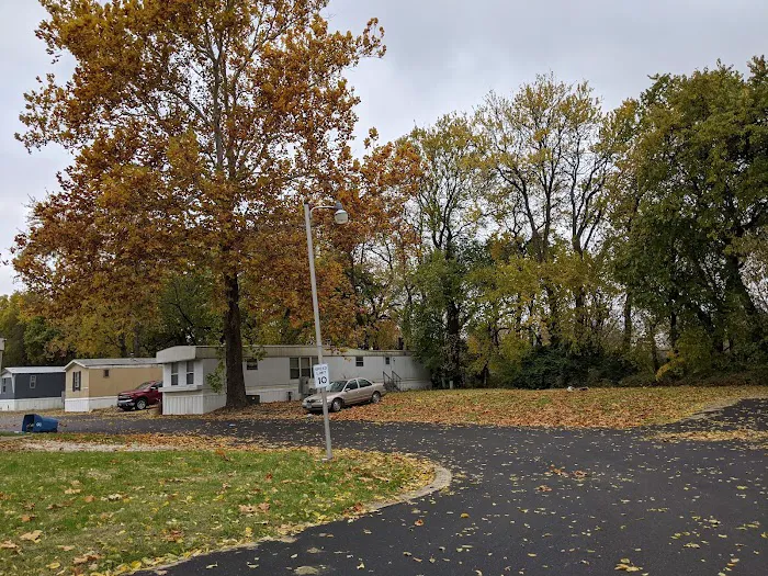 Pinewood Mobile Home Community Picture 5