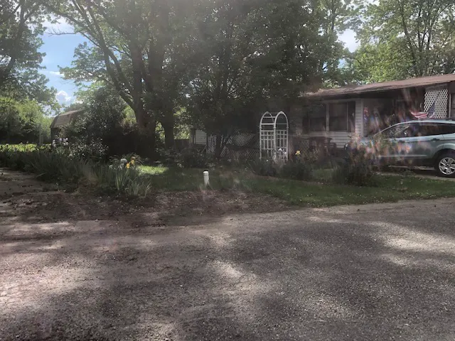 Whispering Pines Mobile Home Park Picture 5