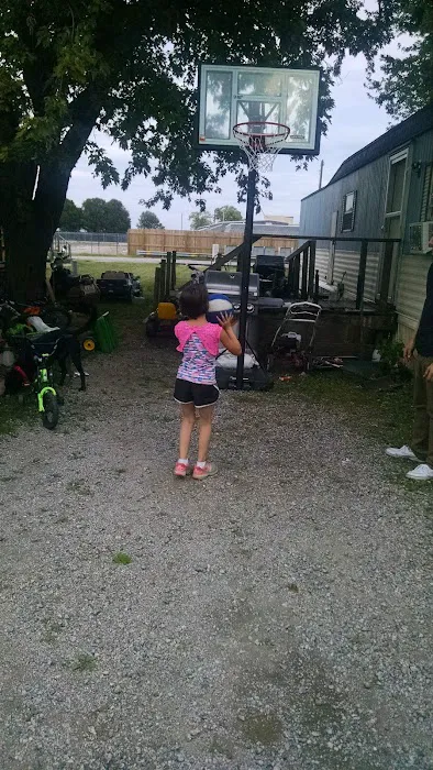 Lakeland Estates Mobile Home and RV Park Picture 4