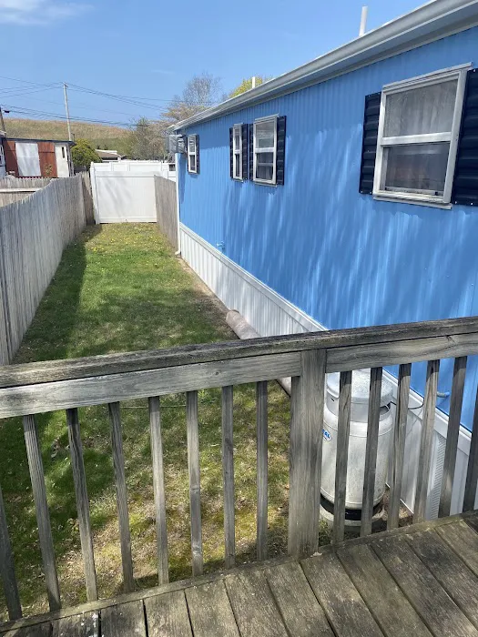 Lincoln Village Picture 3