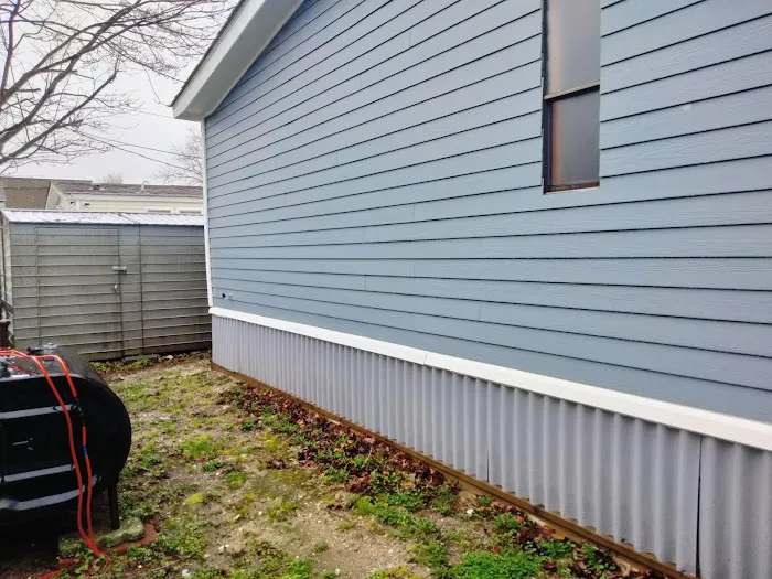 Lincoln Village Picture 4