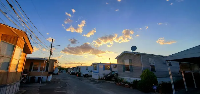 Lincoln Village Picture 7