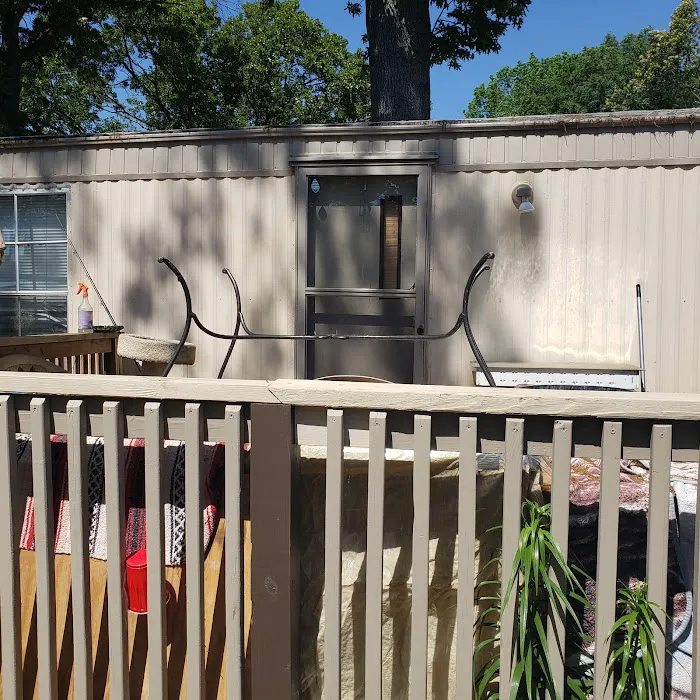 Pine Springs Mobile Home Park Picture 3
