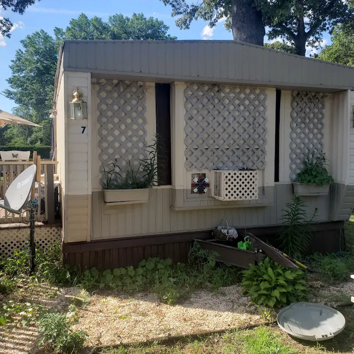 Pine Springs Mobile Home Park Picture 6