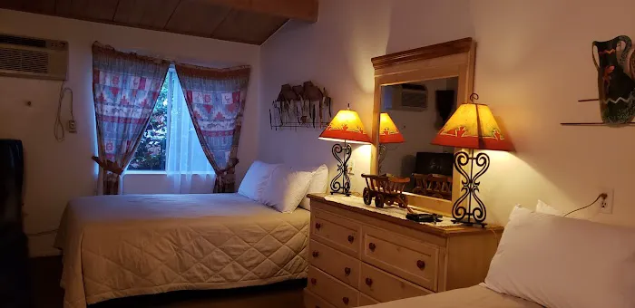 Sequoia Campground & Lodge Picture 2