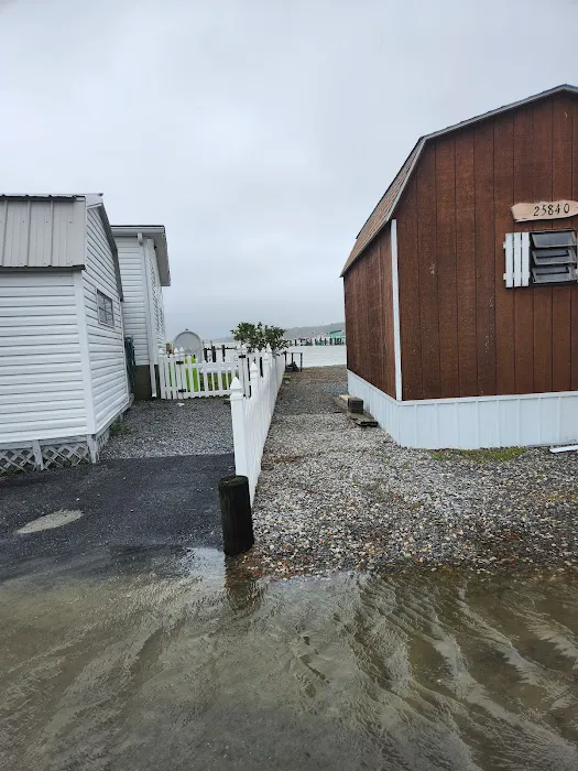 Bay City Mobile Home Park Picture 9