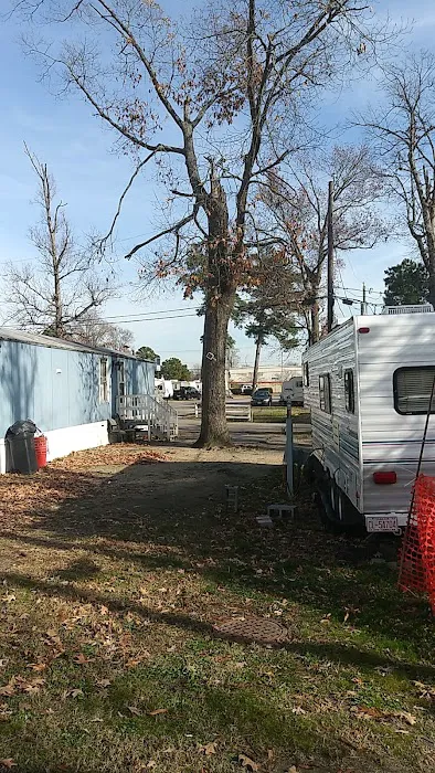 Davis Mobile Home & RV Park Picture 3