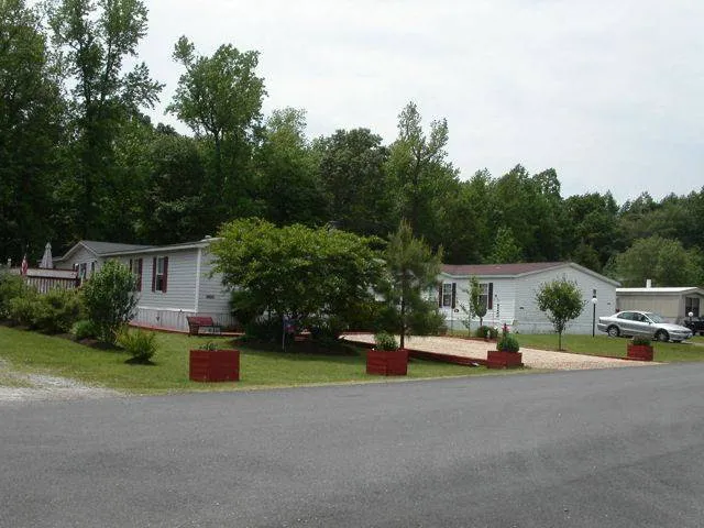 Twin Ponds Mobile Home Park Picture 4