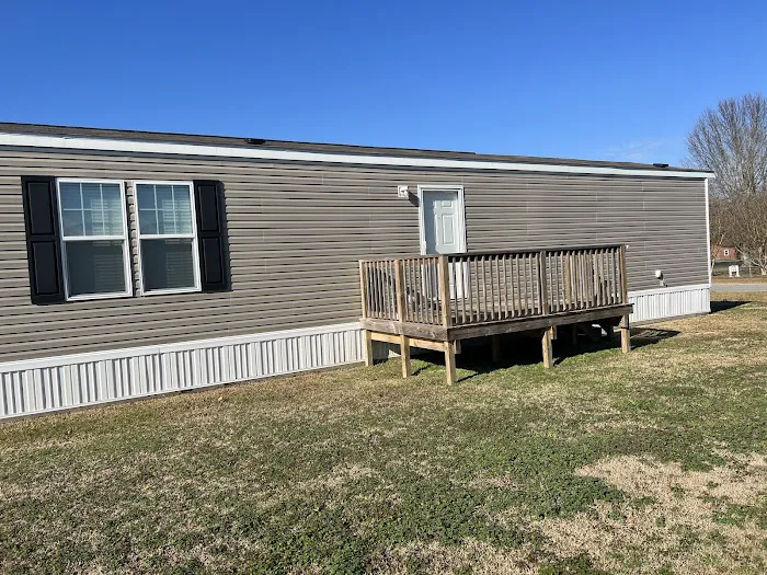 HOME 47 Southern Pines Mobile Home Park Picture 1
