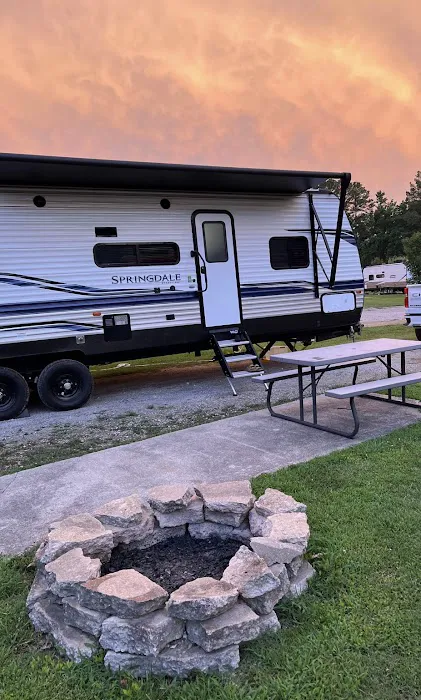 Kamper's Lodge Campground Picture 1