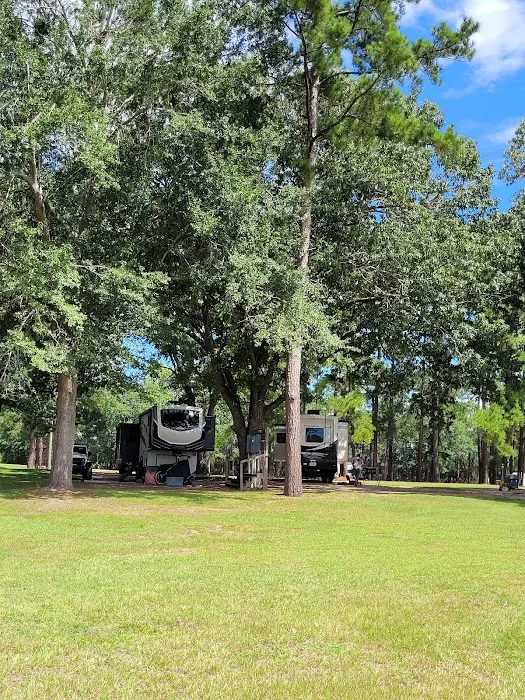 Whispering Oaks RV Resort Picture 10