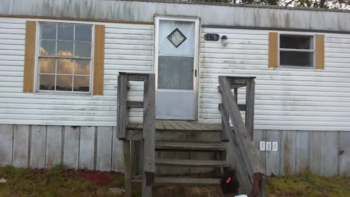 Crestwood Mobile Court Picture 1