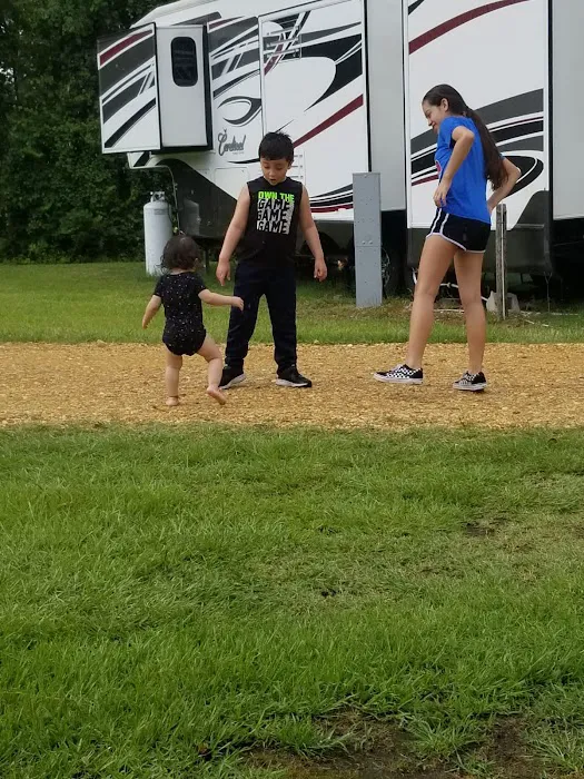 Happy Trails RV Park Picture 2