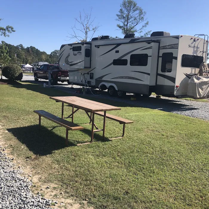Raleigh Oaks RV Resort & Cottages Picture 7