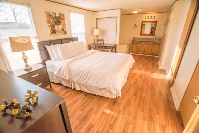 Parrish Manor Picture 2