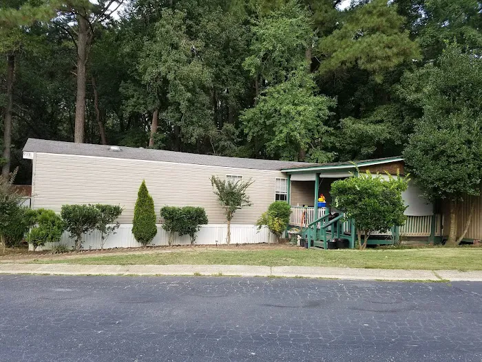 Shangri-La Mobile Park Picture 3