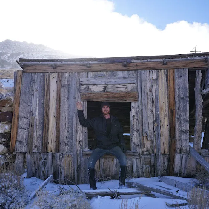 Reclaimed Wood Cabin Picture 2
