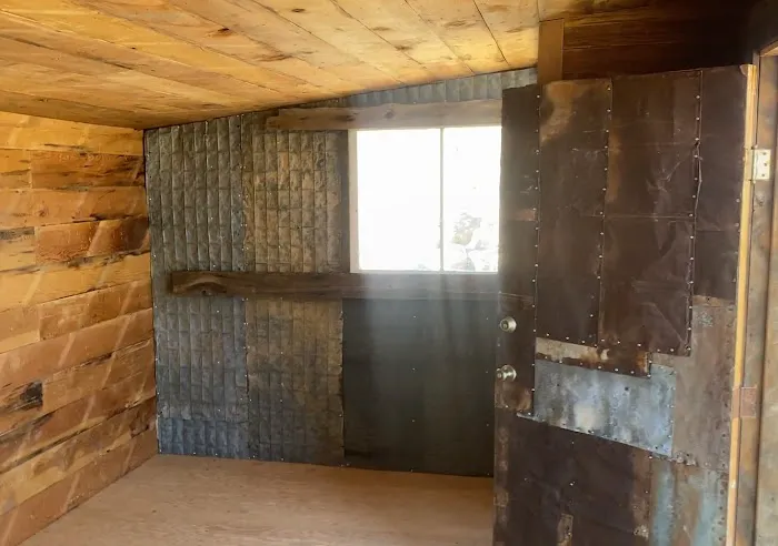 Reclaimed Wood Cabin Picture 4