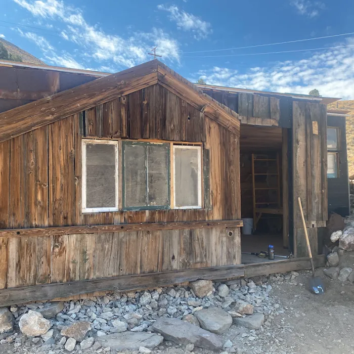 Reclaimed Wood Cabin Picture 5