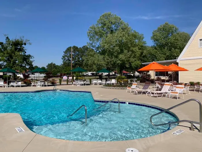 Fayetteville RV Resort & Cottages Picture 3