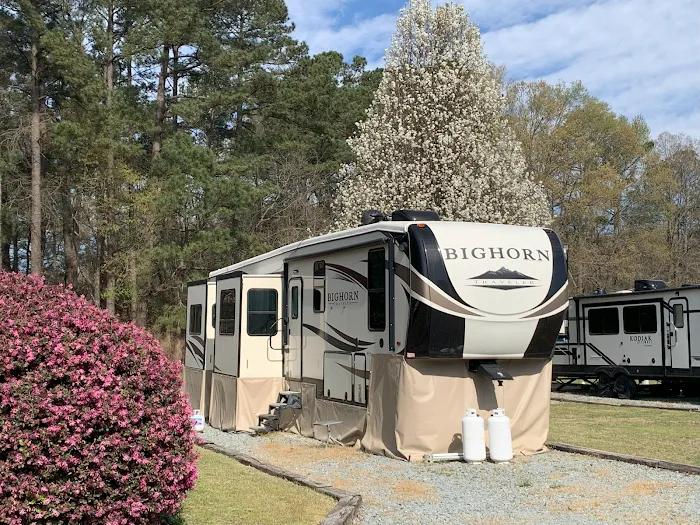 Fayetteville RV Resort & Cottages Picture 6