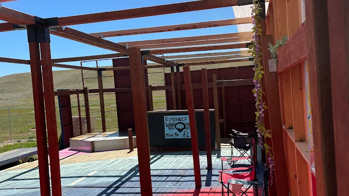 Exterior Field Picture 3