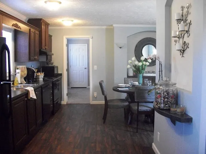 Pine Village Picture 4