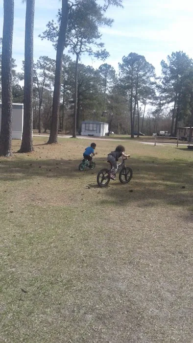 Wood Creek Mobile Home Park Picture 3