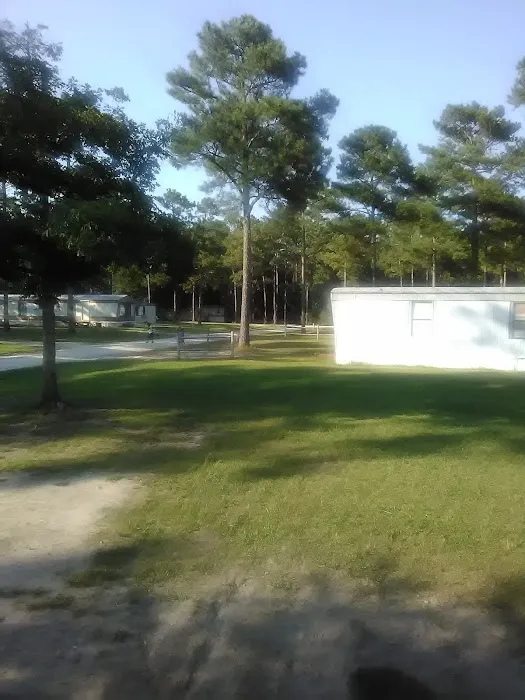 Wood Creek Mobile Home Park Picture 4