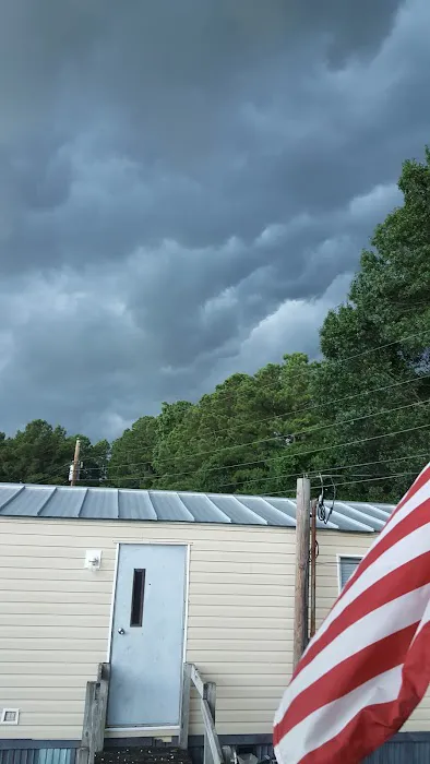 Hill's Mobile Homes & Apartments Picture 2