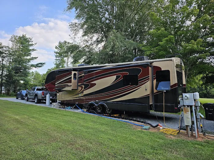 Red's RV Park Picture 5