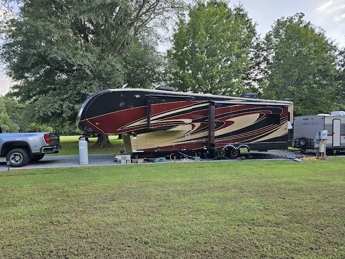 Red's RV Park Picture 6