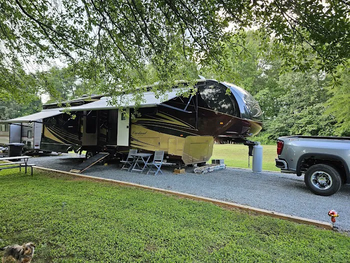 Red's RV Park Picture 8