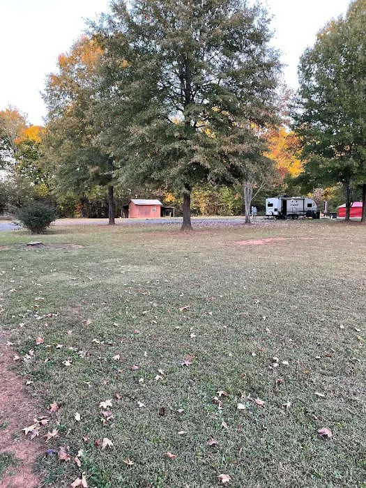 Red's RV Park Picture 9