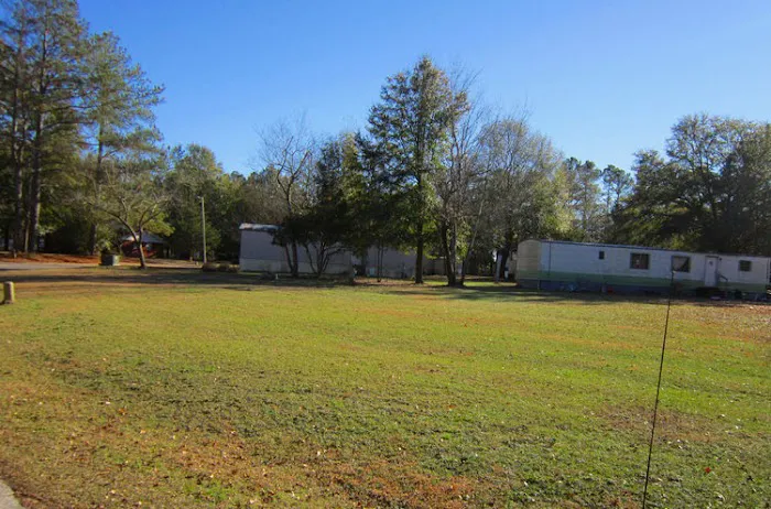 Gray's Creek Mobile Home Community Picture 6