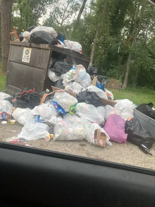 Sunset Pines Mobile Home Park Picture 4