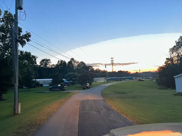Rolling Hills Mobile Home Park Picture 2