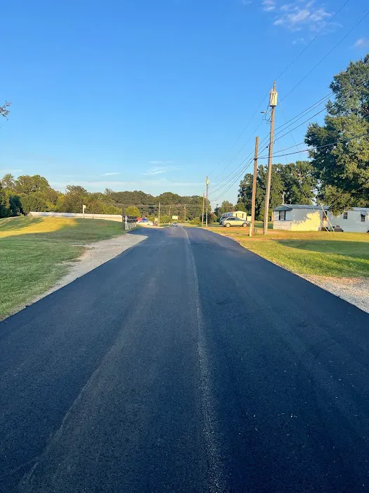 Rolling Hills Mobile Home Park Picture 10