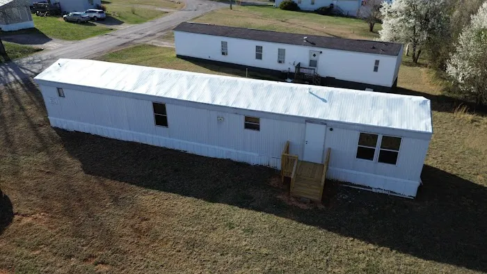 Rolling Hills Mobile Home Park Picture 5
