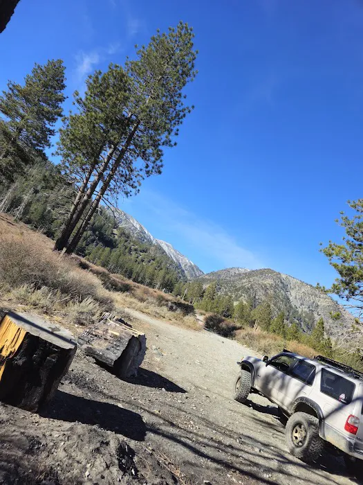 Coldwater Canyon Yellow Post Sites Picture 4