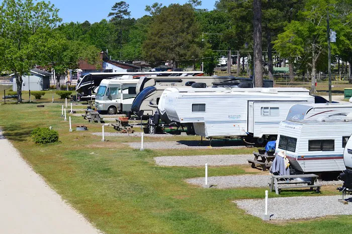 Waldo's Beach Campground Picture 6