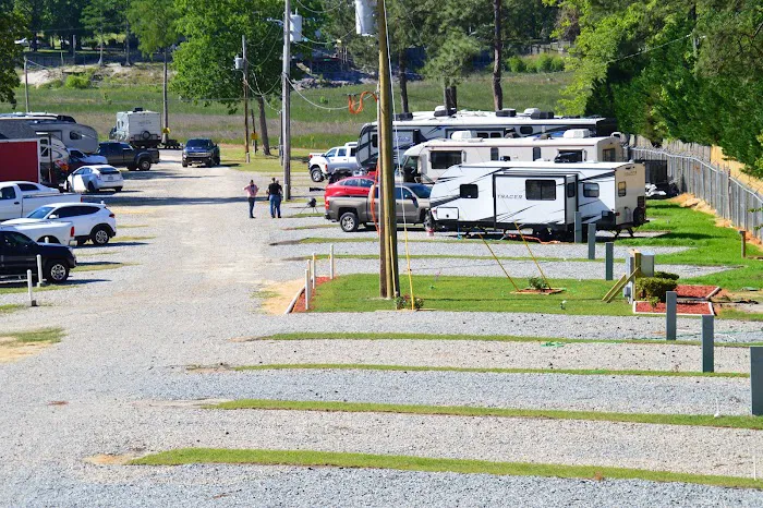 Waldo's Beach Campground Picture 10