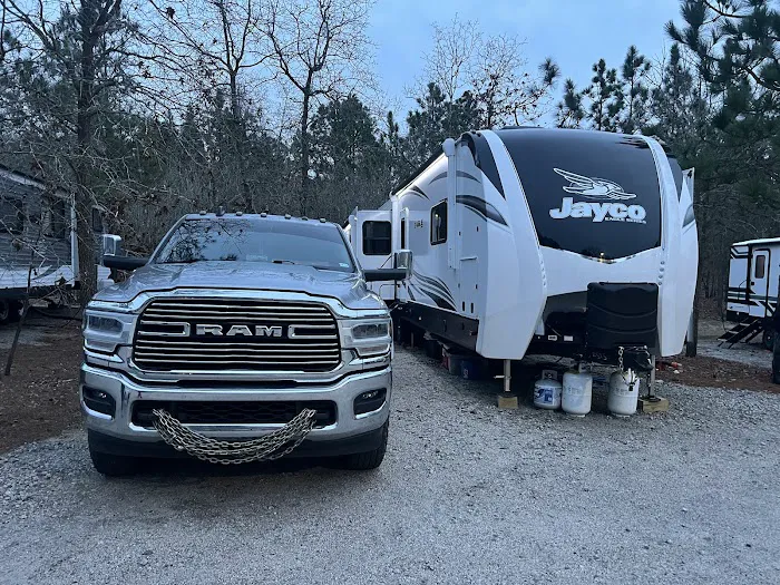 R & W RV Park Picture 3